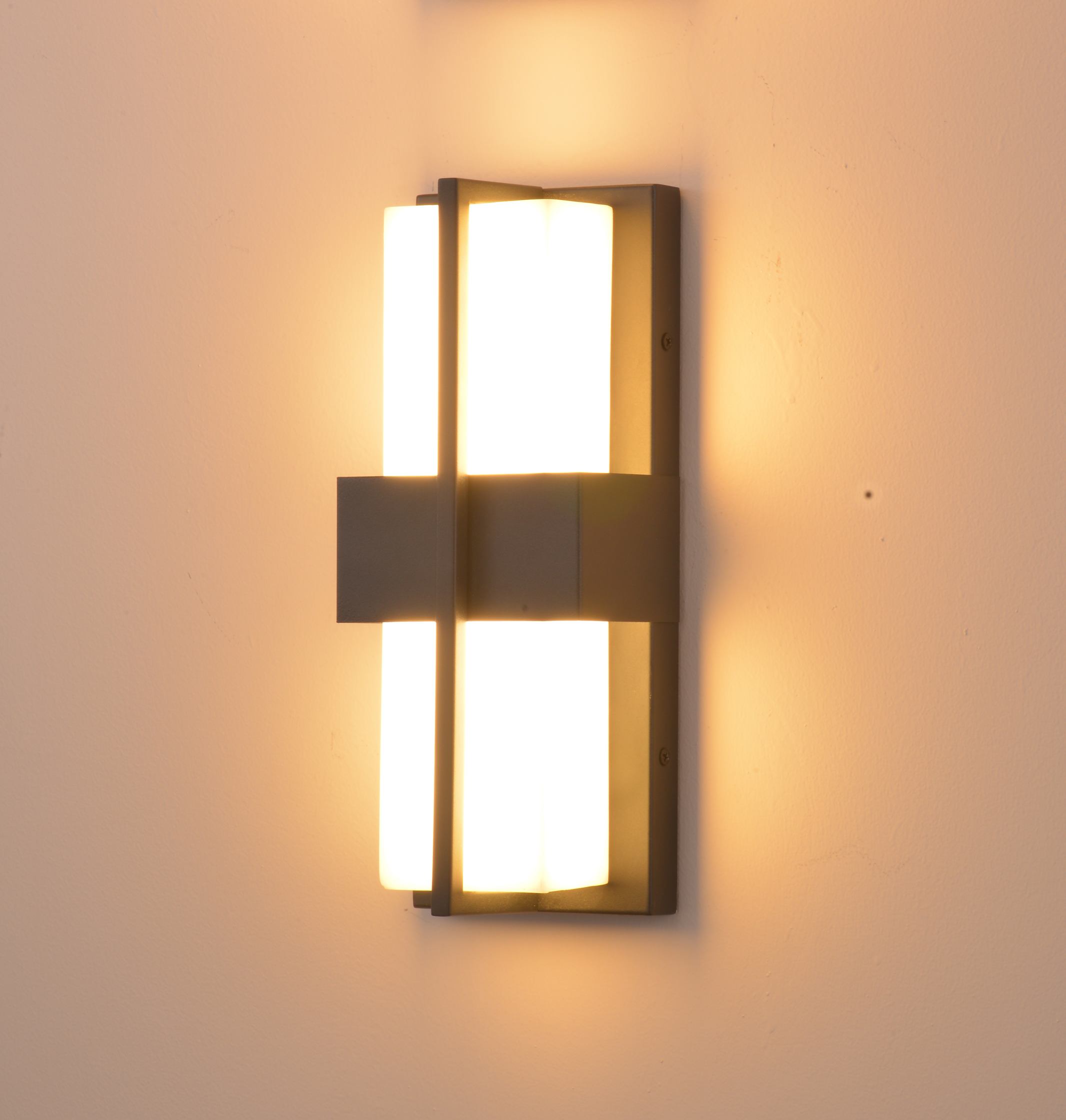 Moderne geometrisk metal væglampe